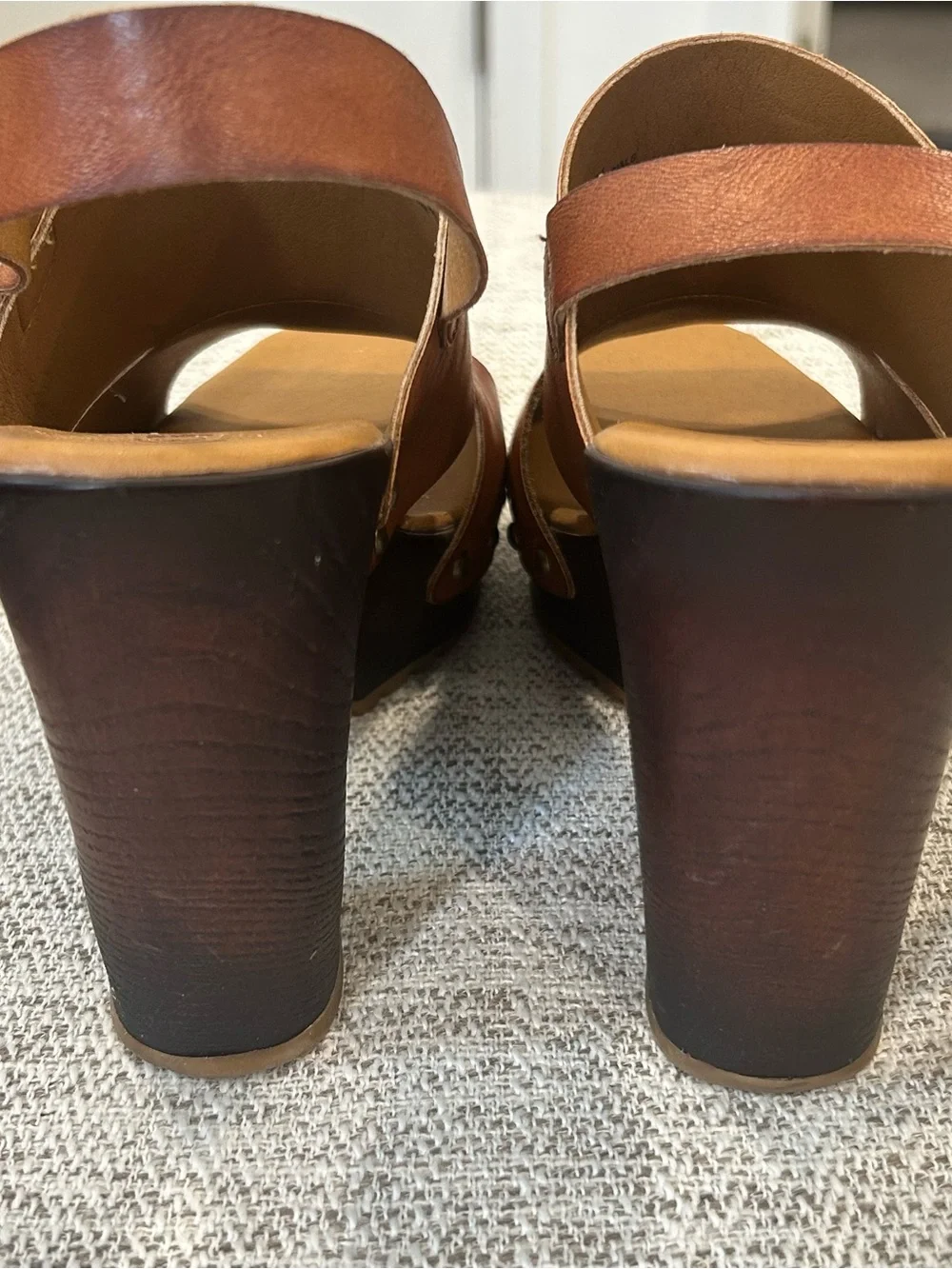 Korks Women's Brown Leather Platform Clog Sandals